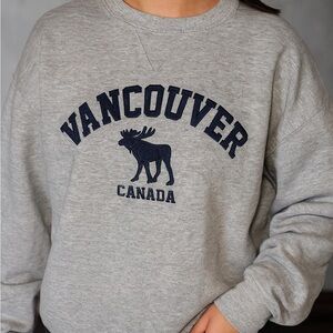 Vancouver Canada Moose Crewneck Sweatshirt Gray Size SM Cozy Souvenir Pullover